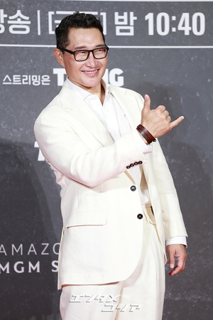 【フォト】ダニエル・デイ・キム　おしゃれな白スーツの着こなし