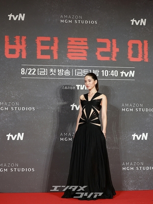 【フォト】レイナ・ハーデスティ「ブラックスワンのような美しさ」