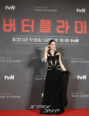 【フォト】レイナ・ハーデスティ「ブラックスワンのような美しさ」