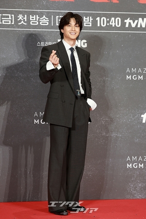 【フォト】キム・ジフン　完璧スーツ姿「ハード・アクションに乞うご期待」