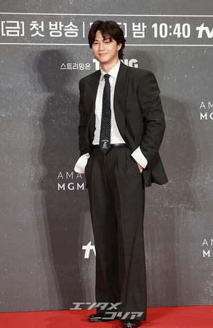 【フォト】キム・ジフン　完璧スーツ姿「ハード・アクションに乞うご期待」