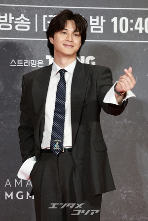 【フォト】キム・ジフン　完璧スーツ姿「ハード・アクションに乞うご期待」