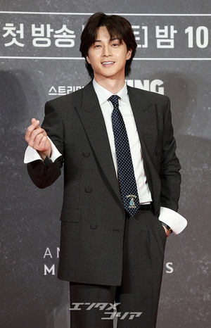 【フォト】キム・ジフン　完璧スーツ姿「ハード・アクションに乞うご期待」