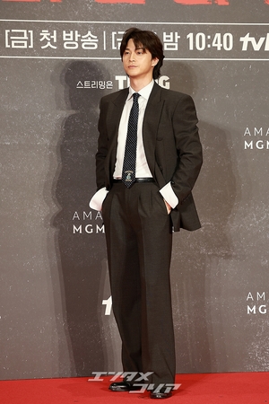 【フォト】キム・ジフン　完璧スーツ姿「ハード・アクションに乞うご期待」