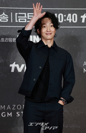 【フォト】キム・ヒオラ＆マイケル・リー＆キム・ヒジョン「『バタフライ』のお祝いに来ました！」