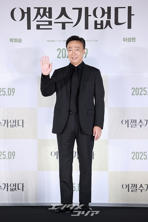 【フォト】『仕方ない』で夫婦役のイ・ソンミン＆ヨム・へラン、すっきり黒コーデ