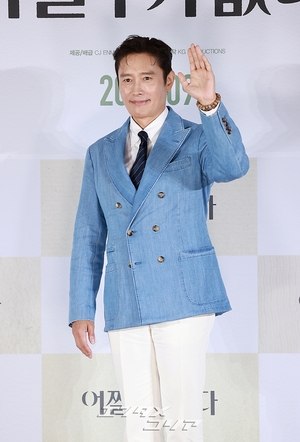 【フォト】イ・ビョンホン、デニム・ジャケット姿がステキ