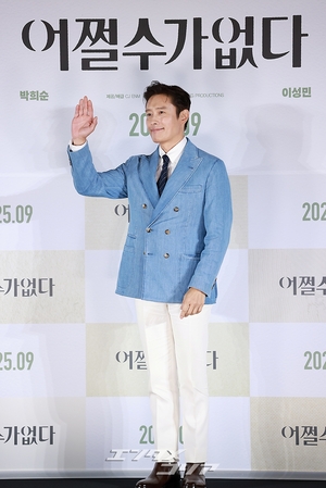 【フォト】イ・ビョンホン、デニム・ジャケット姿がステキ