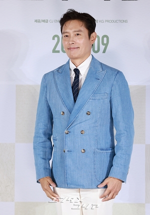 【フォト】イ・ビョンホン、デニム・ジャケット姿がステキ