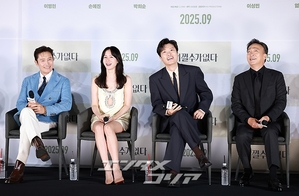 【フォト】イ・ビョンホン＆ソン・イェジン＆パク・チャヌク監督ら、『仕方ない』制作報告会に出席