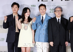 【フォト】イ・ビョンホン＆ソン・イェジン＆パク・チャヌク監督ら、『仕方ない』制作報告会に出席