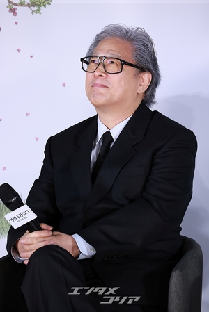 【フォト】イ・ビョンホン＆ソン・イェジン＆パク・チャヌク監督ら、『仕方ない』制作報告会に出席