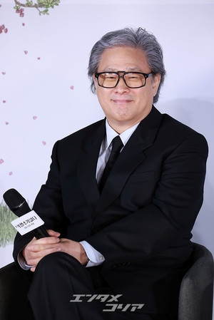 【フォト】イ・ビョンホン＆ソン・イェジン＆パク・チャヌク監督ら、『仕方ない』制作報告会に出席