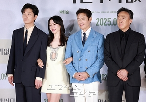 【フォト】イ・ビョンホン＆ソン・イェジン＆パク・チャヌク監督ら、『仕方ない』制作報告会に出席