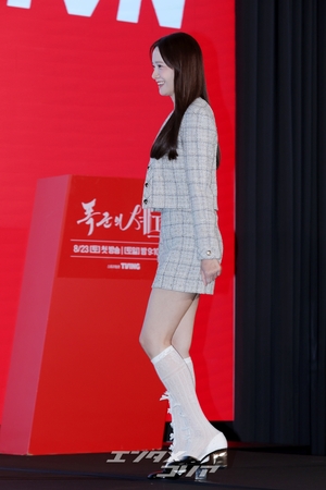 【フォト】少女時代ユナ、超ミニのツーピースでほっそり美脚アピール