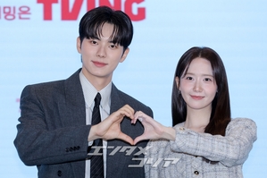 【フォト】少女時代ユナ＆イ・チェミン、少女漫画の主人公のようなビジュアル