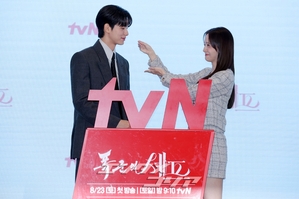 【フォト】少女時代ユナ＆イ・チェミン、少女漫画の主人公のようなビジュアル