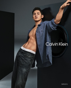 【フォト】SEVENTEENミンギュ　強烈デニムonデニム×腹筋クッキリ