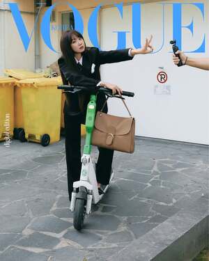 【フォト】コン・ヒョジン　ベルギーでも輝くファッショニスタ…あふれるオーラ