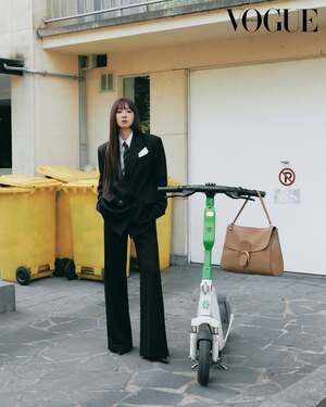 【フォト】コン・ヒョジン　ベルギーでも輝くファッショニスタ…あふれるオーラ