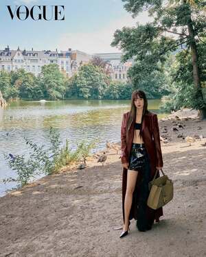 【フォト】コン・ヒョジン　ベルギーでも輝くファッショニスタ…あふれるオーラ