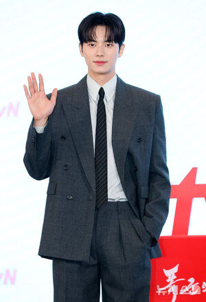 移籍:イ・チェミン、キム・スヒョンの事務所との契約終了…5年間の同行に終止符