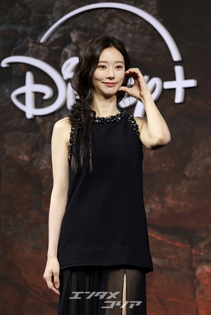 【フォト】黒コーデのイ・ジュビン＆カン・ミナ