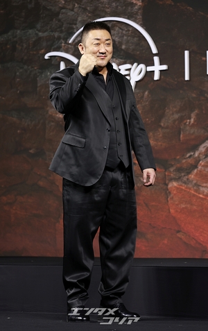 【フォト】トラを象徴する守護神マ・ドンソクVSカラスを象徴するパク・ヒョンシク