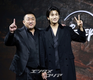 【フォト】トラを象徴する守護神マ・ドンソクVSカラスを象徴するパク・ヒョンシク