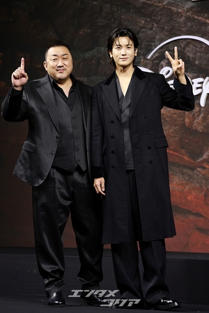 【フォト】トラを象徴する守護神マ・ドンソクVSカラスを象徴するパク・ヒョンシク