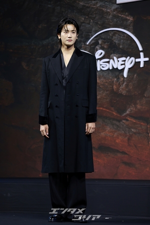 【フォト】トラを象徴する守護神マ・ドンソクVSカラスを象徴するパク・ヒョンシク