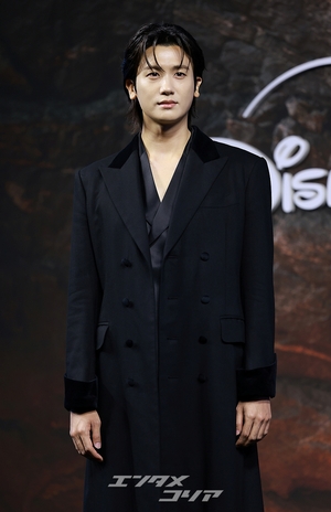 【フォト】トラを象徴する守護神マ・ドンソクVSカラスを象徴するパク・ヒョンシク