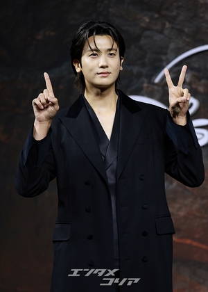 【フォト】トラを象徴する守護神マ・ドンソクVSカラスを象徴するパク・ヒョンシク