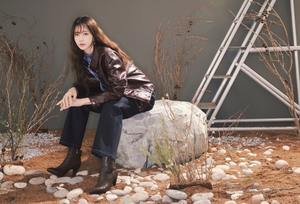 【フォト】イ・ジア　ギターを手に洗練ビジュアル公開