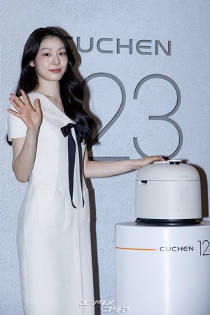 【フォト】キム・ヨナ、上品な白ワンピ姿が美しい