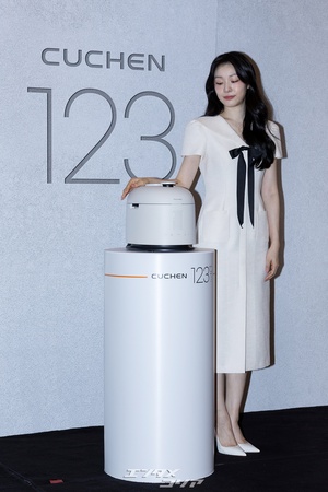 【フォト】キム・ヨナ、上品な白ワンピ姿が美しい