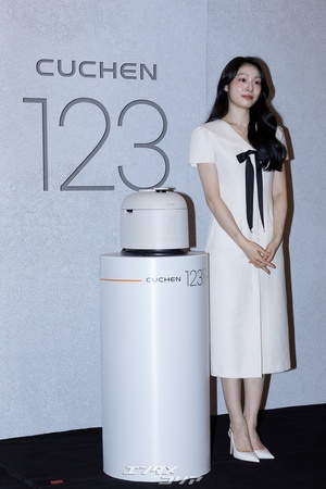 【フォト】キム・ヨナ、上品な白ワンピ姿が美しい