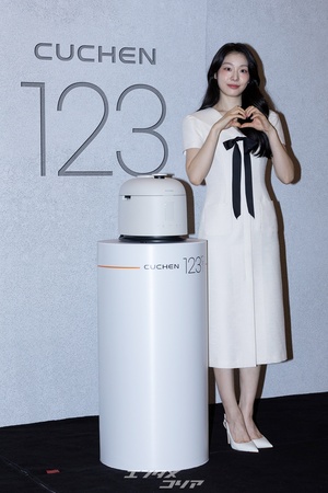 【フォト】キム・ヨナ、上品な白ワンピ姿が美しい