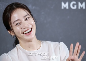 【フォト】45歳キム・テヒ、年齢を感じさせない圧倒的美しさ