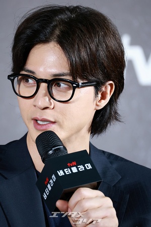 【フォト】眼鏡姿がステキなキム・ジフン、ハリウッドデビュー