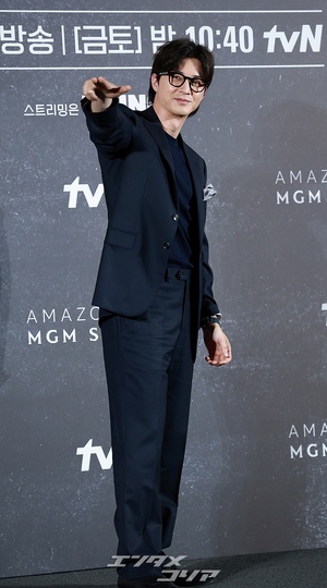 【フォト】眼鏡姿がステキなキム・ジフン、ハリウッドデビュー