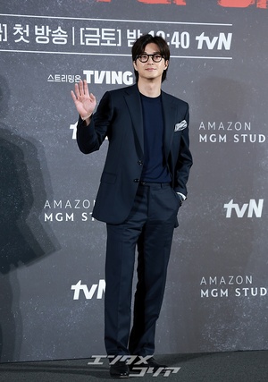 【フォト】眼鏡姿がステキなキム・ジフン、ハリウッドデビュー