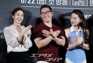 【フォト】ダニエル・デイ・キム＆キム・テヒ＆レイナ・ハーデスティら、『バタフライ』のキャストたち