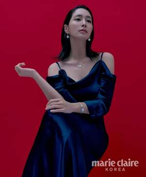 【フォト】イ・ミンジョン、ジュエリーグラビアで上品な姿披露…際立つ肩のライン