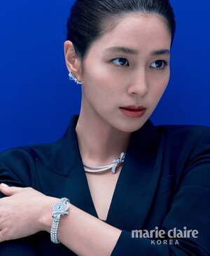 【フォト】イ・ミンジョン、ジュエリーグラビアで上品な姿披露…際立つ肩のライン