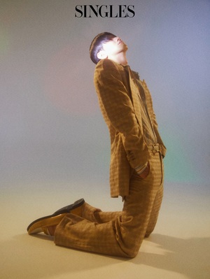 【フォト】長身のナム・ユンス、グラビアで感性的なオーラ放つ