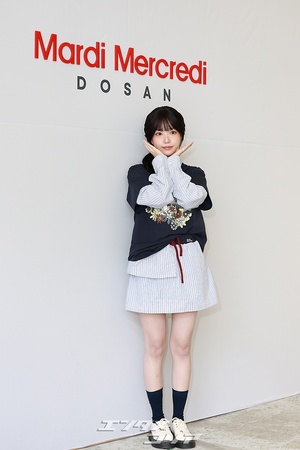 【フォト】重ね着したチョ・ユリ、人形のようなビジュアル