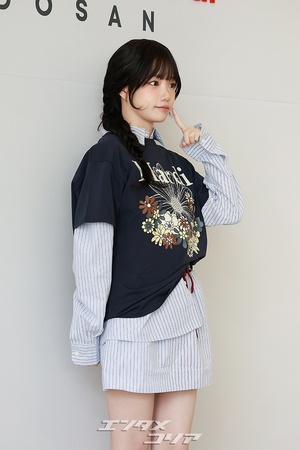 【フォト】重ね着したチョ・ユリ、人形のようなビジュアル