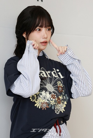 【フォト】重ね着したチョ・ユリ、人形のようなビジュアル