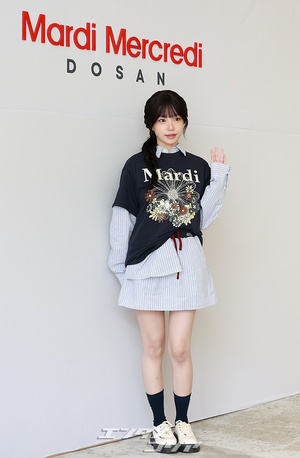 【フォト】重ね着したチョ・ユリ、人形のようなビジュアル